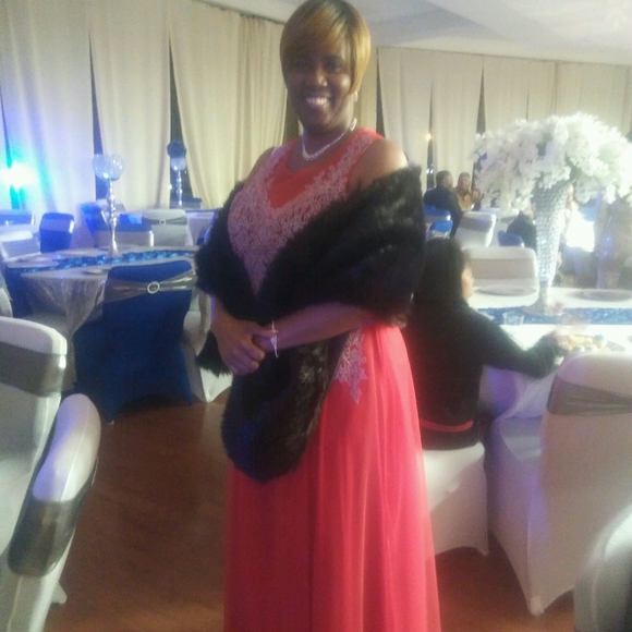 Meet your Posher, Cynthia - Picture 1 of 1